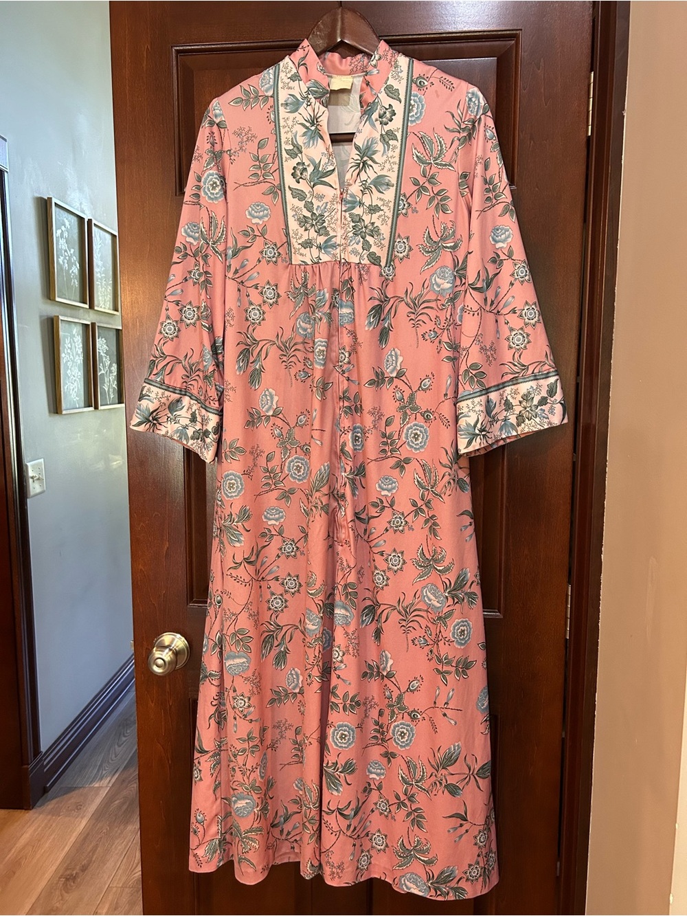 Vintage 70s Floral Housecoat Robe 100% Polyester Zip Front Made in USA